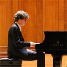 Пианист Люка Дебарг дал в Москве сольный концерт на рояле Yamaha CFX
