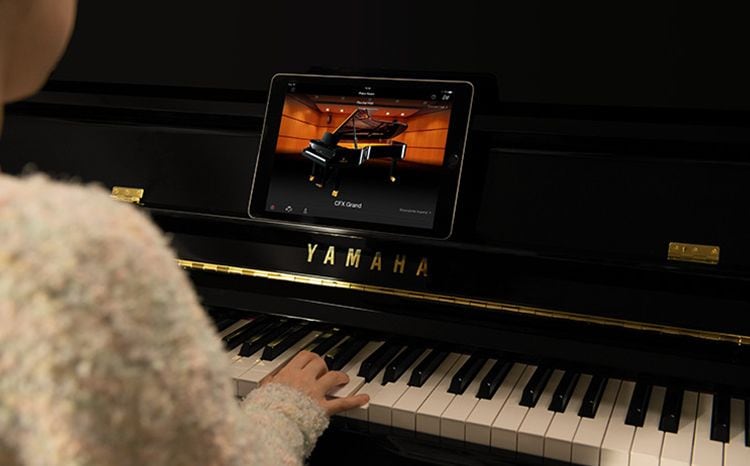 Времена года фортепиано слушать. Yamaha Silent Piano. Пианино Ямаха Акустическое. Yamaha Grand Piano CFX. Пианино Yamaha ju109 PM.